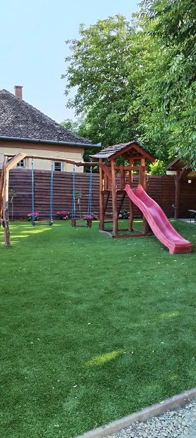 Levendula Apartmanhaz Hajduszoboszlo Guest house